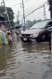 দুই দিন ধরে ভারী বৃষ্টি, চট্টগ্রাম নগরীতে জলাবদ্ধতা