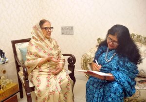 নারীদের ব্যক্তিত্ব সমুন্নত রেখেই নিজের মর্যাদা প্রতিষ্ঠা করতে হবে